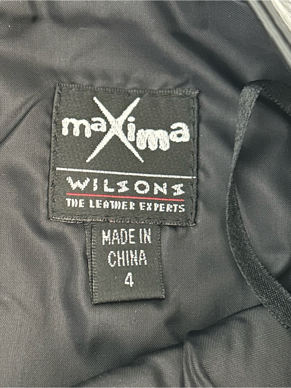 Vintage Wilson’s Leather Maxima Black Pencil Straight Skirt
90’s
Back Slit
Lined - Picture 4 of 11